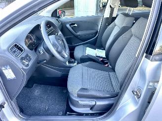 Volkswagen Polo Gereserveerd 1.4-16V 86pk dsg aut Comfortl 5drs - nap - airco - cruise - 4x elektr ramen - esp - boekjes + 2x sleutels op afstandbed picture 44