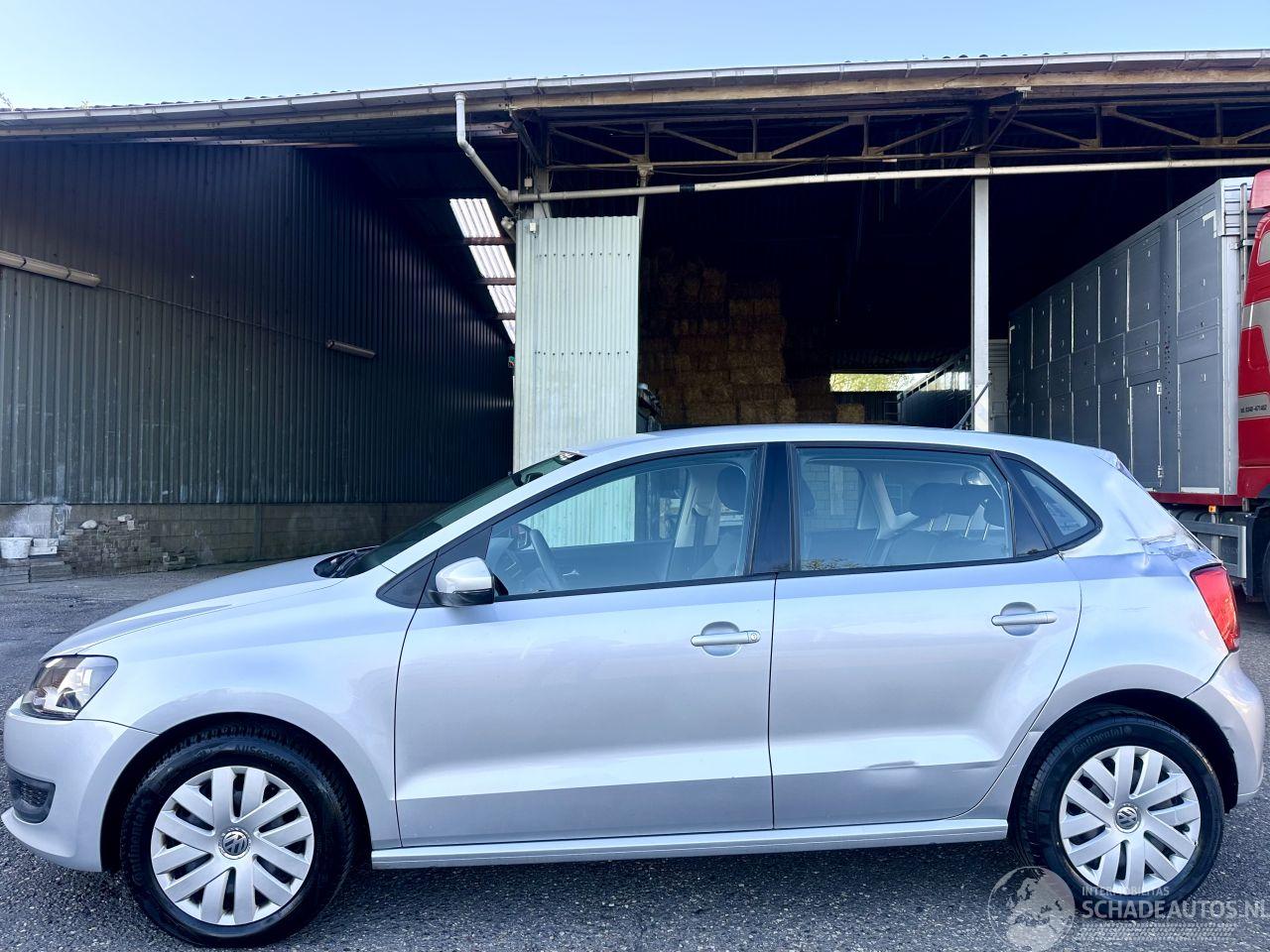Volkswagen Polo Gereserveerd 1.4-16V 86pk dsg aut Comfortl 5drs - nap - airco - cruise - 4x elektr ramen - esp - boekjes + 2x sleutels op afstandbed