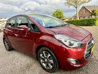 Hyundai Ix20 1.6i 125pk automaat Premium - nap - pano - leer - stuur + stoelverw - navi - camera - 1e eig - pdc v+a picture 4