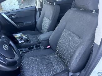 Toyota Auris Touring Sports 1.8 Hybrid 123pk aut - pano - nap - camera - navi - keyless start - parelmoer - privacy glass - org nl picture 22