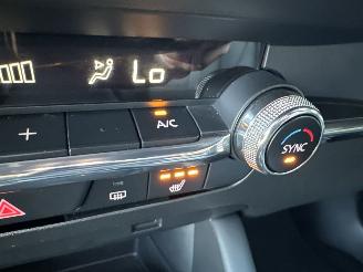 Mazda 3 gereserveerd 2.0 e-SkyActiv-X Hybrid aut 180 Luxury - nap - Hud - 360 cam - leer - stuur + stoelverw - bose - memory - keyless picture 36