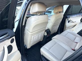 BMW X6 xDrive50i 4.4 TwinTurbo 408pk 8-traps aut + f1 Exe - facelift - hud - 22 inch - softclose - stuurverw - keyless picture 50