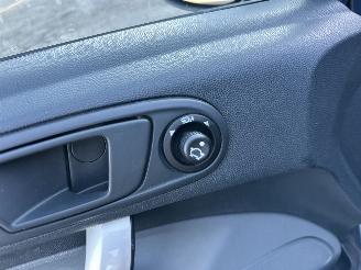 Ford Fiesta 1.25i 82pk Titanium 5drs - 94dkm nap - airco - cruise - licht + regensensor + aut dimmend binnenspiegel - lmv picture 38