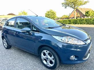 Ford Fiesta 1.25i 82pk Titanium 5drs - 94dkm nap - airco - cruise - licht + regensensor + aut dimmend binnenspiegel - lmv picture 4
