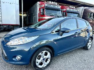Ford Fiesta 1.25i 82pk Titanium 5drs - 94dkm nap - airco - cruise - licht + regensensor + aut dimmend binnenspiegel - lmv picture 2
