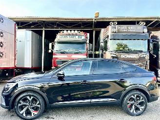 damaged passenger cars Renault Arkana 1.6 E-Tech Hybrid 145 8-traps aut RS-Line - Bose - sfeerverl - stuurverw - front + line + side assist 2021/9