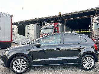 Unfallwagen Volkswagen Polo 1.4 TDI 75pk BlueMotion 5drs - navi - clima - cruise - facelift - bleutooth - pdc v+a - front assist - privacy glass 2016/3