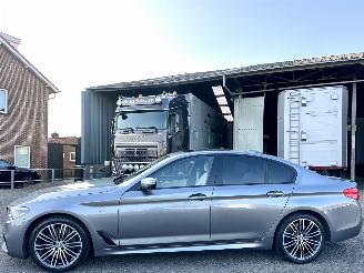 skadebil auto BMW 5-serie 540i 340pk aut M-Sport - schuifdak - nap - head up - stoelkoeling - 360cam - softclose - harman/kardon - performance 2017/4