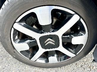 Citroën C3 1.2 PureTech 82pk ELLE - nap - navi - pdc - line assist - lmv - carplay - clima - cruise - grijs dak picture 80