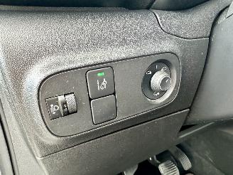 Citroën C3 1.2 PureTech 82pk ELLE - nap - navi - pdc - line assist - lmv - carplay - clima - cruise - grijs dak picture 14