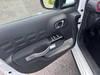 Citroën C3 1.2 PureTech 82pk ELLE - nap - navi - pdc - line assist - lmv - carplay - clima - cruise - grijs dak picture 48