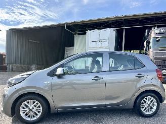 krockskadad bil auto Kia Picanto 1.0 DPi 67pk DynamicLine 5drs - nap - camera - front assist - airco - cruise - carplay - lmv - lichtsensor 2023/1