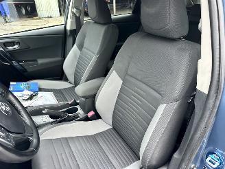 Toyota Auris Touring Sports 1.8 Hybrid 99pk aut Executive - facelift - camera - clima - cruise - privacy glass - licht + regensensor picture 16