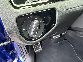 Volkswagen Golf 1.5 TSI is 150pk aut + f1 R-Line 5drs - pano - virtual - 19 inch - keyless - front + line assist - carplay - kameleon tint picture 49