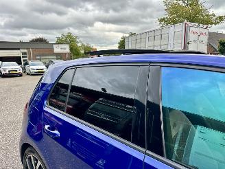 Volkswagen Golf 1.5 TSI is 150pk aut + f1 R-Line 5drs - pano - virtual - 19 inch - keyless - front + line assist - carplay - kameleon tint picture 10