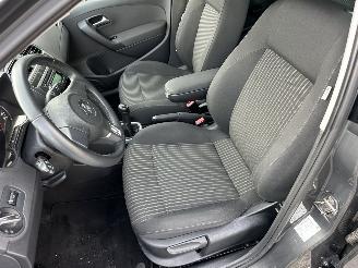 Volkswagen Polo Gereserveerd 1.2 TSI 105pk 6-bak Highline 5drs - 75dkm nap - clima + cruise contr - lmv - 4x elektr ramen - privacy glass picture 22