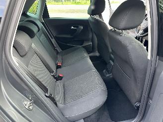 Volkswagen Polo Gereserveerd 1.2 TSI 105pk 6-bak Highline 5drs - 75dkm nap - clima + cruise contr - lmv - 4x elektr ramen - privacy glass picture 38