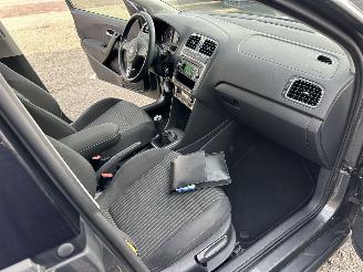 Volkswagen Polo Gereserveerd 1.2 TSI 105pk 6-bak Highline 5drs - 75dkm nap - clima + cruise contr - lmv - 4x elektr ramen - privacy glass picture 19