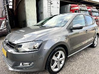 Volkswagen Polo Gereserveerd 1.2 TSI 105pk 6-bak Highline 5drs - 75dkm nap - clima + cruise contr - lmv - 4x elektr ramen - privacy glass picture 2