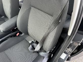 Volkswagen Polo Gereserveerd 1.2 TSI 105pk 6-bak Highline 5drs - 75dkm nap - clima + cruise contr - lmv - 4x elektr ramen - privacy glass picture 45