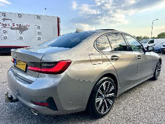 BMW 3-serie 320d 190pk aut + f1 xDrive High Exe sedan - schuifdak - harman/k - head up - keyless - 360cam - stuurverw picture 4