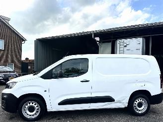 krockskadad bil bedrijf Peugeot Partner 1.5 BlueHDI 99pk Premium Long 3Pers Euro.6 - nap - navi - camera - carplay - airco - cruise - trekh - pdc 2020/11