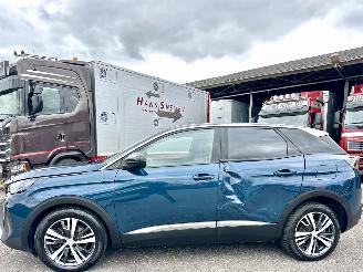 krockskadad bil auto Peugeot 3008 1.6 HYbrid 225pk aut + f1 Allure Pack Bus - nap - nav - camera - keyless entry + start  - line + side assist 2022/5
