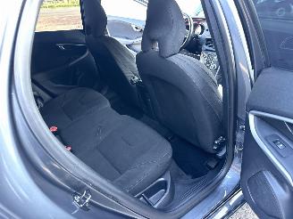 Volvo V-40 1.6 D2 114pk 6-bak Momentum - navi - camera - velgen - sfeerverl - getint glas - pdc - rijdbaar picture 53