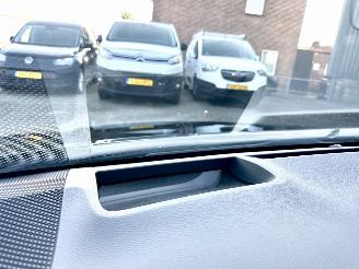 Toyota Corolla Touring Sports 2.0 Hybrid 184pk aut + f1 Executive - nap - pano - head up - keyless - front + line + side assist - kuipstoelen picture 48