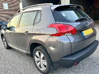 Schadeauto Peugeot 2008 1.2 PureTech 82pk aut + f1 Allure - 33dkm nap - 1e eig - navi - pdc v+a - lmv - clima + cruise 2015/5