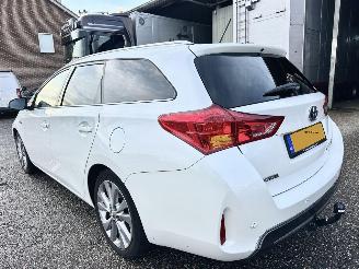 Toyota Auris Touring Sports Gereserveerd 1.8 Hybrid aut 123pk L.Pro Exe - nap - pano - xenon - navi - camera - keyless - bearlock - pdc v+a picture 6