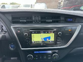 Toyota Auris Touring Sports Gereserveerd 1.8 Hybrid aut 123pk L.Pro Exe - nap - pano - xenon - navi - camera - keyless - bearlock - pdc v+a picture 19