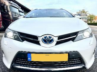 Toyota Auris Touring Sports Gereserveerd 1.8 Hybrid aut 123pk L.Pro Exe - nap - pano - xenon - navi - camera - keyless - bearlock - pdc v+a picture 3