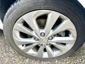 Toyota Auris Touring Sports Gereserveerd 1.8 Hybrid aut 123pk L.Pro Exe - nap - pano - xenon - navi - camera - keyless - bearlock - pdc v+a picture 78