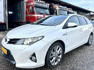 Toyota Auris Touring Sports Gereserveerd 1.8 Hybrid aut 123pk L.Pro Exe - nap - pano - xenon - navi - camera - keyless - bearlock - pdc v+a picture 2
