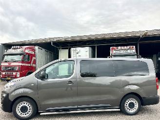 Vaurioauto  passenger cars Opel Vivaro E Combi 75kWh 136pk aut 9-Pers lang - nap - pano - 1e eig - leer - airco - cruise - pdc - privacy glass 2021/6