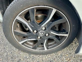 Toyota Yaris 1.3 VVT-i 99pk aut + f1 Dynamic - 48dkm nap - 1e eig - navi - cam - pdc v+a - airco - cruise - parelmoer picture 62