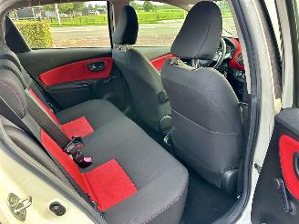 Toyota Yaris 1.3 VVT-i 99pk aut + f1 Dynamic - 48dkm nap - 1e eig - navi - cam - pdc v+a - airco - cruise - parelmoer picture 52