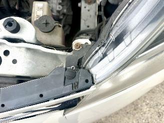 Toyota Yaris 1.3 VVT-i 99pk aut + f1 Dynamic - 48dkm nap - 1e eig - navi - cam - pdc v+a - airco - cruise - parelmoer picture 10