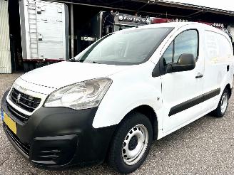 Peugeot Partner 120 1.6 BlueHDi 75pk euro.6 Premium - 136dkm nap - 3 pers - airco - cruise - klapdeuren - schuifdeur picture 2