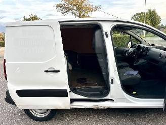 Peugeot Partner 120 1.6 BlueHDi 75pk euro.6 Premium - 136dkm nap - 3 pers - airco - cruise - klapdeuren - schuifdeur picture 48
