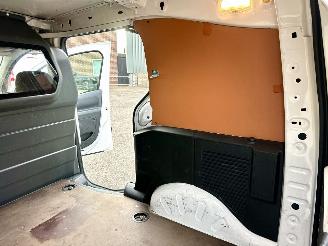 Peugeot Partner 120 1.6 BlueHDi 75pk euro.6 Premium - 136dkm nap - 3 pers - airco - cruise - klapdeuren - schuifdeur picture 17