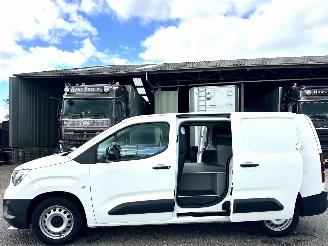krockskadad bil bedrijf Opel Combo 1.5D 102pk 6-bak L2/H1 Edition - nap - 1e eig - 2x schuifdeur - klapdeuren - airco - cruise - pdc 2022/11