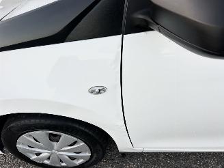 Toyota Aygo 1.0 VVT-i 72pk X-Fun 5drs - 39dkm nap - 1e eig - airco - cruise - esp - elektr ramen - rijdbaar picture 13