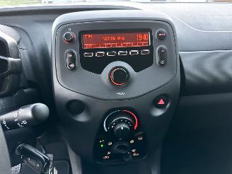 Toyota Aygo 1.0 VVT-i 72pk X-Fun 5drs - 39dkm nap - 1e eig - airco - cruise - esp - elektr ramen - rijdbaar picture 36