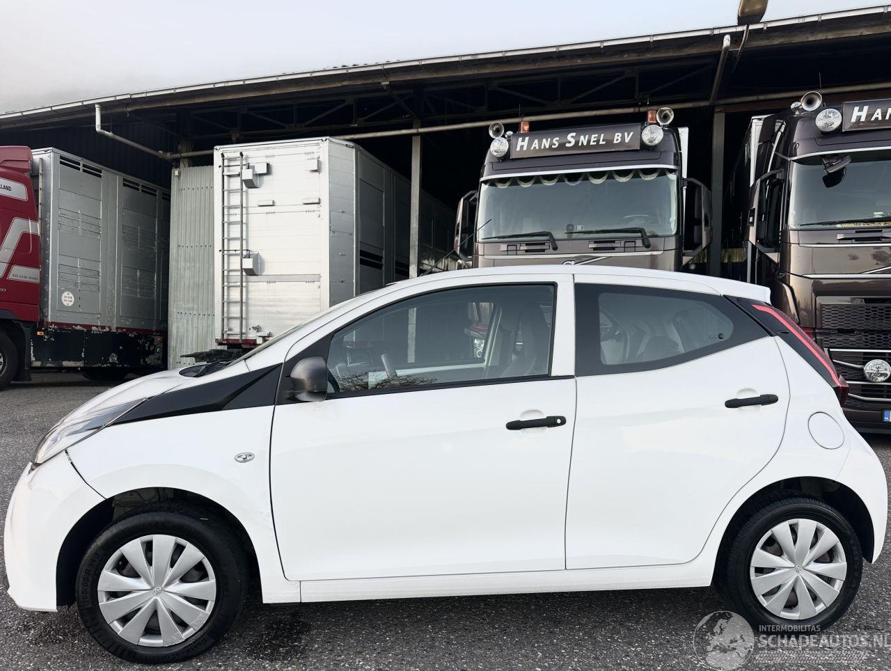 Toyota Aygo 1.0 VVT-i 72pk X-Fun 5drs - 39dkm nap - 1e eig - airco - cruise - esp - elektr ramen - rijdbaar
