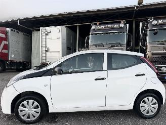 Auto incidentate Toyota Aygo 1.0 VVT-i 72pk X-Fun 5drs - 39dkm nap - 1e eig - airco - cruise - esp - elektr ramen - rijdbaar 2021/7