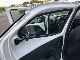 Toyota Aygo 1.0 VVT-i 72pk X-Fun 5drs - 39dkm nap - 1e eig - airco - cruise - esp - elektr ramen - rijdbaar picture 50