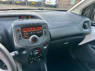 Toyota Aygo 1.0 VVT-i 72pk X-Fun 5drs - 39dkm nap - 1e eig - airco - cruise - esp - elektr ramen - rijdbaar picture 35
