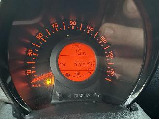 Toyota Aygo 1.0 VVT-i 72pk X-Fun 5drs - 39dkm nap - 1e eig - airco - cruise - esp - elektr ramen - rijdbaar picture 29